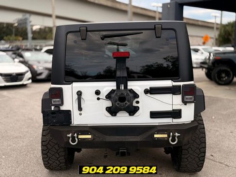 Used 2017 Jeep Wrangler Unlimited Sahara w/ Max Tow Package AWD/4WD image 6