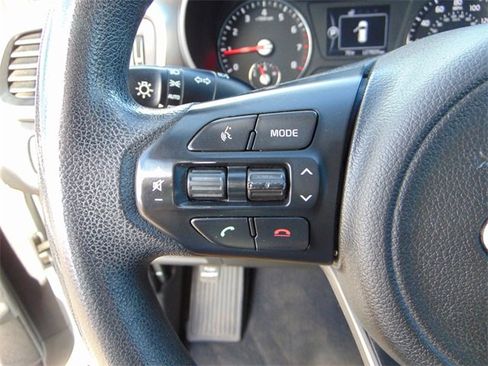 Used 2017 Kia Sorento LX image 18