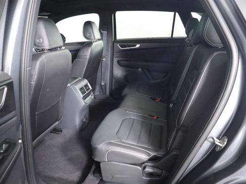 Used 2024 Volkswagen Atlas Cross Sport SEL R-Line image 21