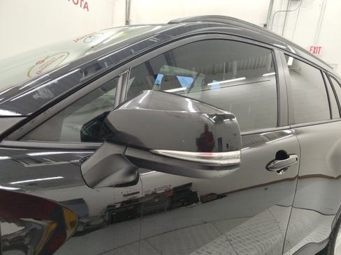 Certified 2022 Toyota Corolla Cross LE image 10