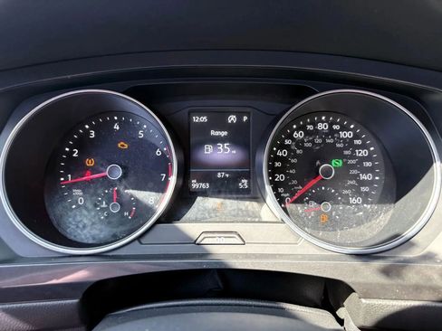 Used 2018 Volkswagen Tiguan SE image 28