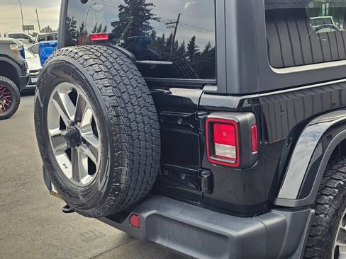 Used 2020 Jeep Wrangler Unlimited Sahara w/ Uconnect 4C Nav & Sound Group AWD/4WD image 16