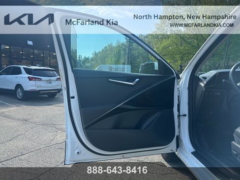 Used 2023 Kia Niro EX FWD image 28