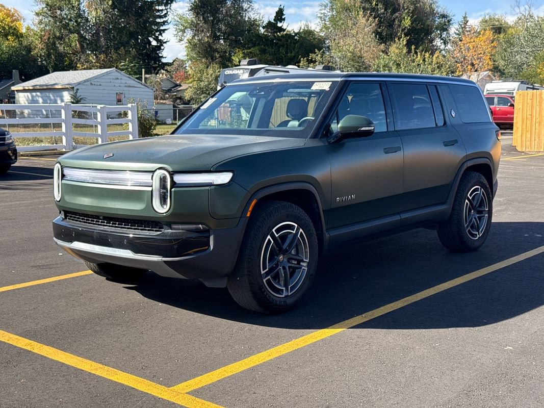 Used 2025 Rivian R1S Adventure Dual AWD/4WD image 3