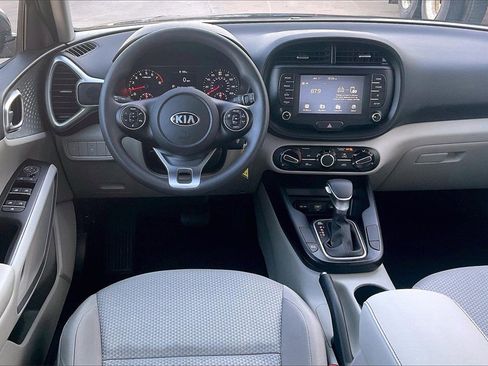 Certified 2021 Kia Soul LX image 5
