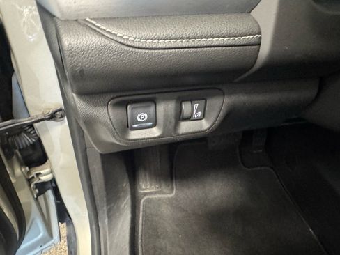 Used 2017 GMC Acadia SLT AWD/4WD image 17