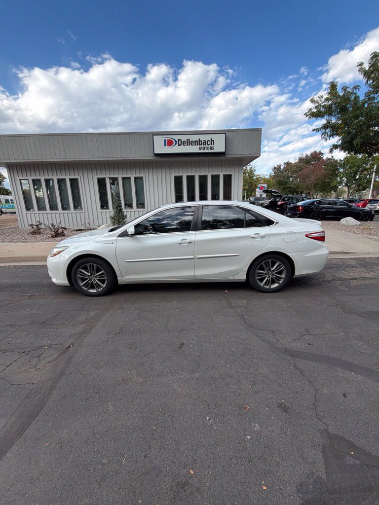 Used 2016 Toyota Camry SE w/ Moonroof Package FWD image 1