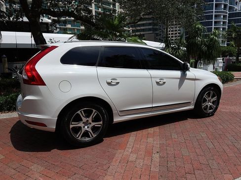 Used 2015 Volvo XC60 T6 w/ Proximity Package AWD/4WD image 18