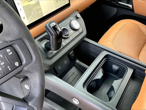 Used 2023 Land Rover Defender 110 V8 image 17