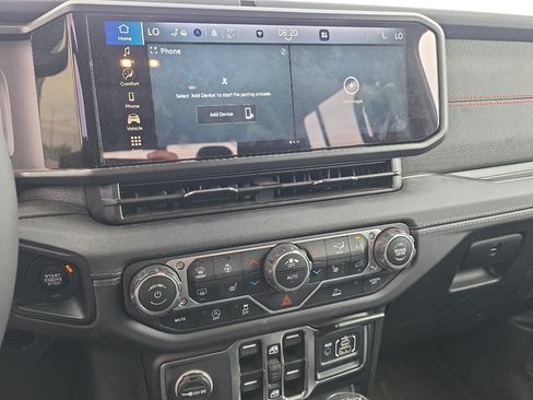 Used 2025 Jeep Gladiator Rubicon w/ Convenience Group AWD/4WD image 12
