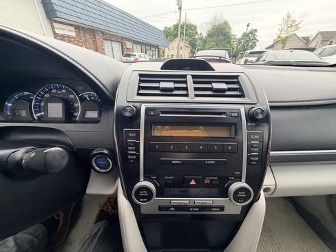 Used 2012 Toyota Camry LE FWD image 11