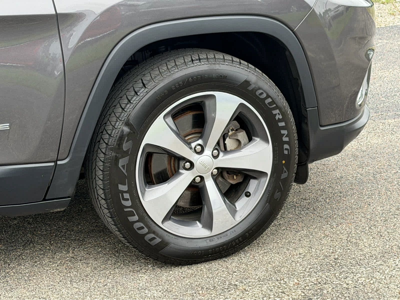 Used 2019 Jeep Cherokee Limited AWD/4WD image 6