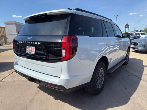 Used 2025 Ford Expedition XL AWD/4WD image 6