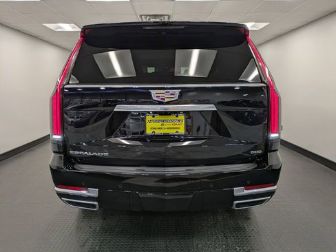 Used 2025 Cadillac Escalade Premium Luxury image 5