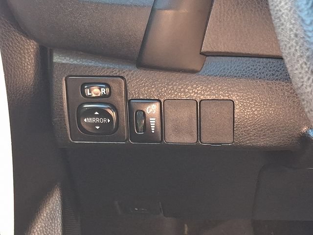 Used 2018 Toyota Corolla LE FWD image 22