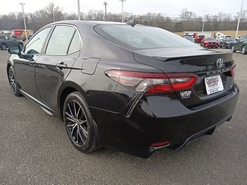 Used 2024 Toyota Camry SE image 5