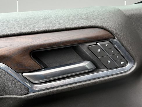 Certified 2025 GMC Sierra 1500 SLT image 44