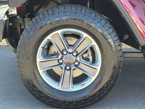 Used 2021 Jeep Wrangler Unlimited Sahara AWD/4WD image 29
