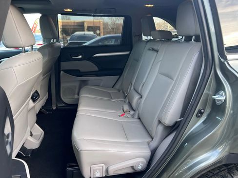 Used 2015 Toyota Highlander XLE image 20