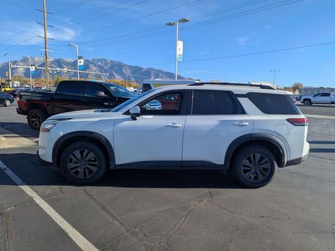 Used 2023 Nissan Pathfinder SV AWD/4WD image 8