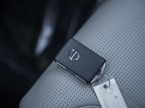 Certified 2023 Volvo XC60 B6 Ultimate w/ Protection Package Premier image 43