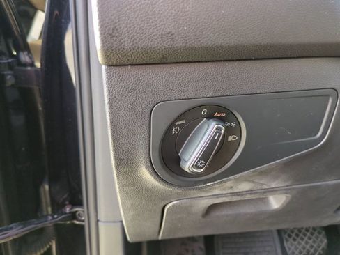 Used 2018 Volkswagen Tiguan SE w/ Front Fog Lights Package image 13