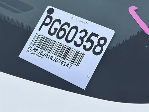 Used 2024 Lincoln Nautilus Premier image 12