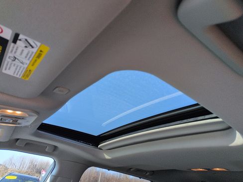 Used 2023 Toyota Highlander XLE image 10