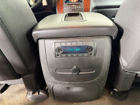 Used 2013 Chevrolet Tahoe LT RWD image 25