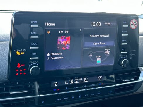 Used 2024 Toyota Sienna XLE image 17