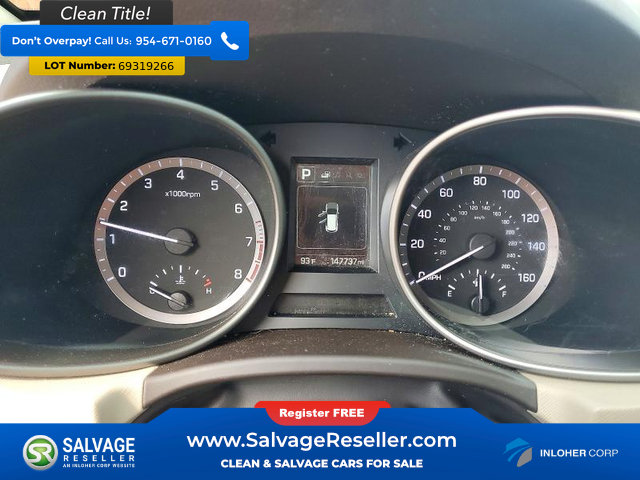 Used 2017 Hyundai Santa Fe SE FWD image 12