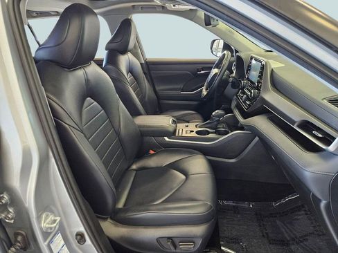 Used 2022 Toyota Highlander XLE image 29