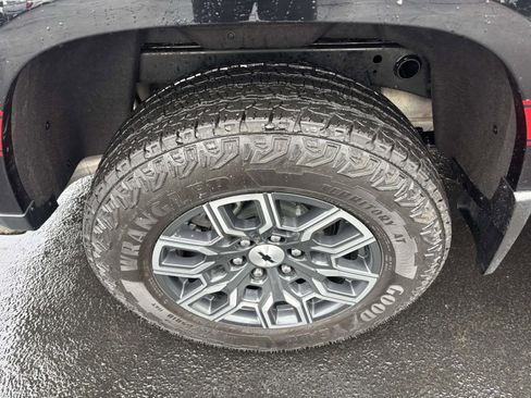 Used 2024 Chevrolet Colorado Z71 w/ Z71 Convenience Package 2 image 12