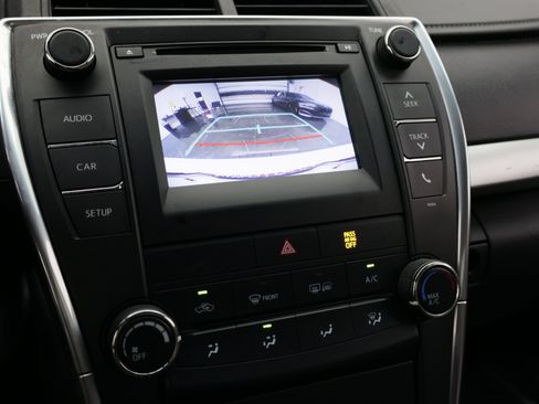 Used 2017 Toyota Camry SE FWD image 16