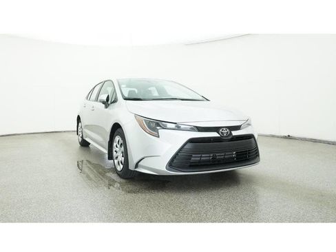 Used 2025 Toyota Corolla LE FWD image 35