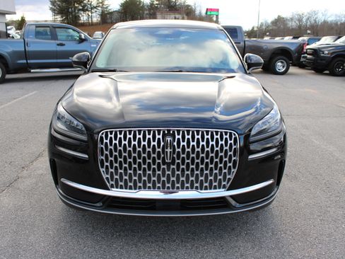 Used 2023 Lincoln Corsair Standard image 3