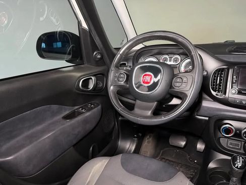 Used 2017 FIAT 500L Trekking w/ Dual-Pane Sunroof Package FWD image 18