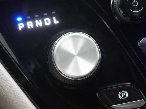 Used 2019 Chrysler Pacifica Touring-L Plus FWD image 18