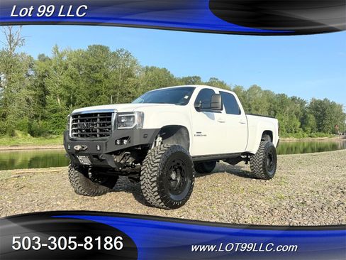 Used 2009 GMC Sierra 2500 SLT w/ Entertainment Package AWD/4WD image 2