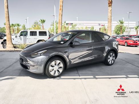 Used 2023 Tesla Model Y Long Range AWD/4WD image 5