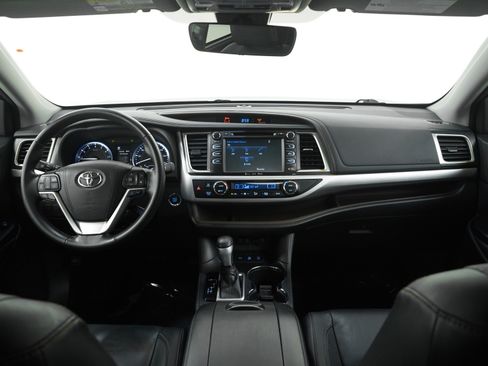 Used 2018 Toyota Highlander XLE image 15