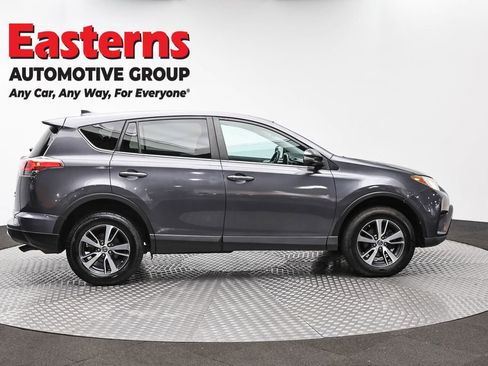 Used 2018 Toyota RAV4 XLE AWD/4WD image 4