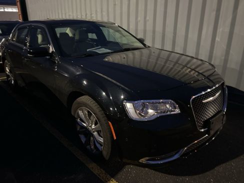 Used 2016 Chrysler 300 Limited image 5