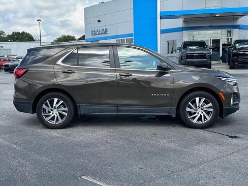 Used 2023 Chevrolet Equinox LT FWD image 2