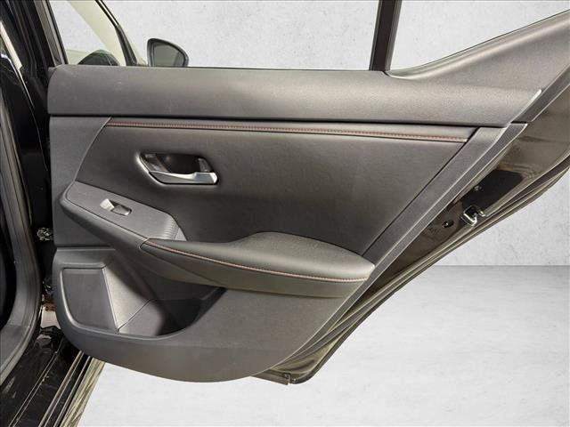 Used 2025 Nissan Sentra SR FWD image 16