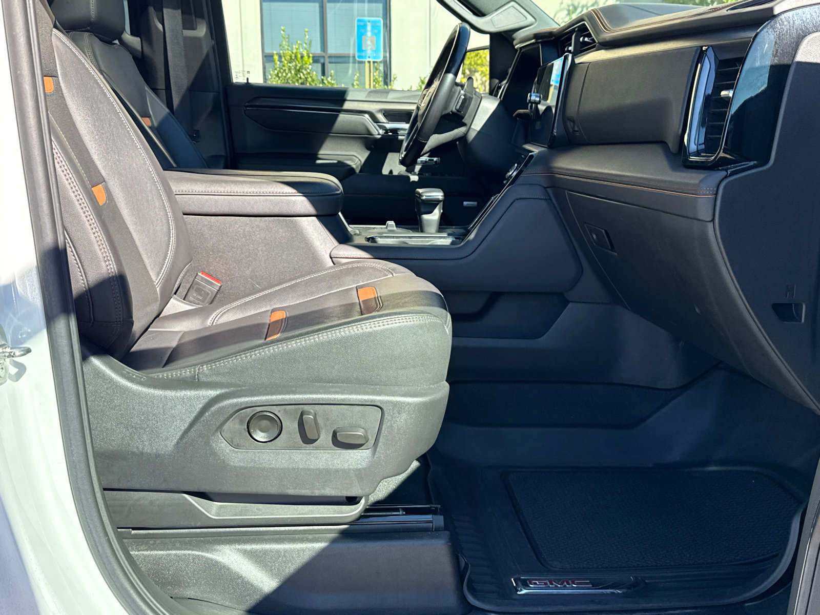 Used 2023 GMC Sierra 1500 AT4 w/ AT4 Premium Package AWD/4WD image 13
