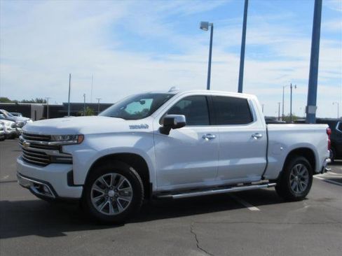Used 2019 Chevrolet Silverado 1500 High Country w/ Technology Package image 2