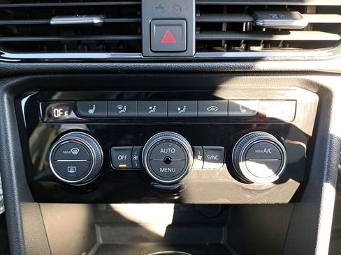 Used 2023 Volkswagen Taos SEL image 23