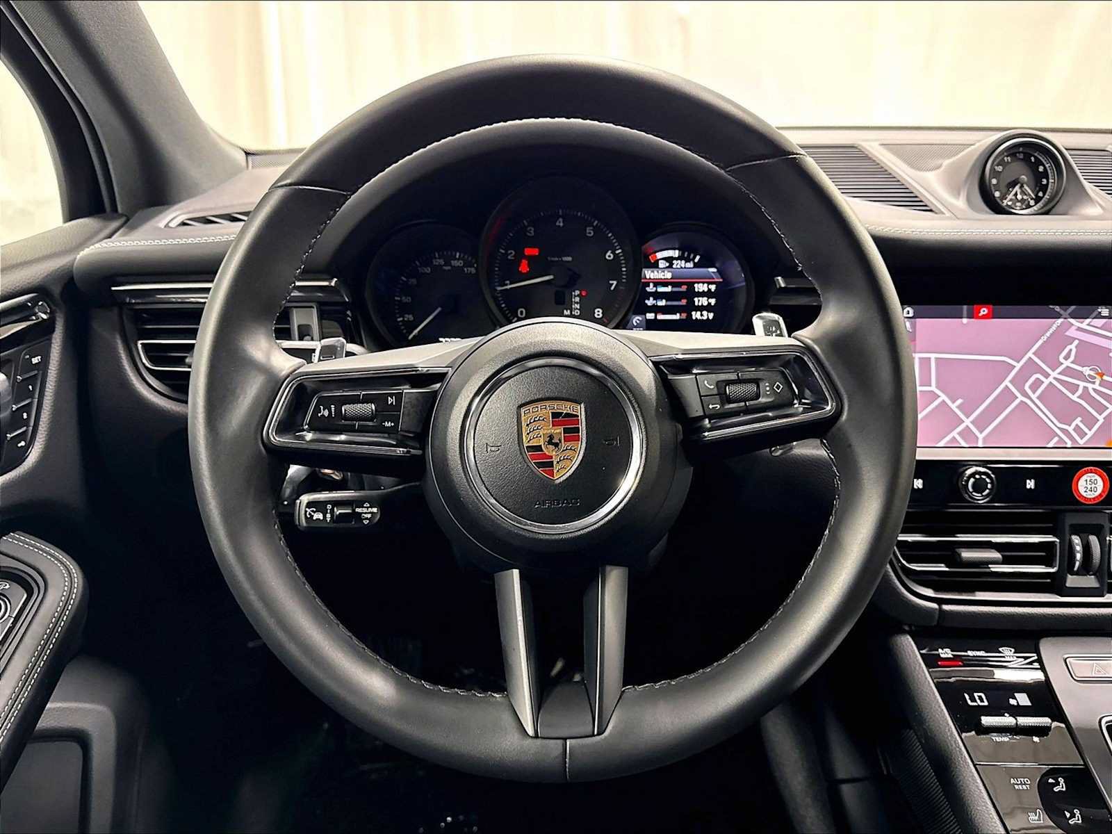 Used 2026 Porsche Macan AWD/4WD image 17