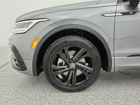 Used 2024 Volkswagen Tiguan SE R-Line FWD image 18